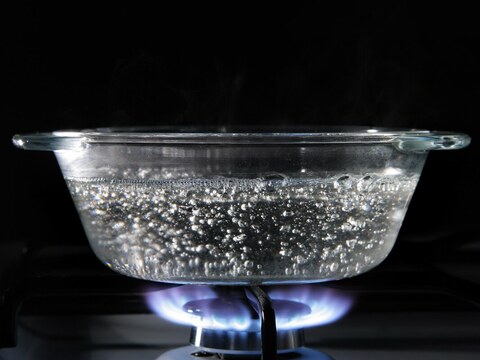 Boiling water to remove biological pathogens 