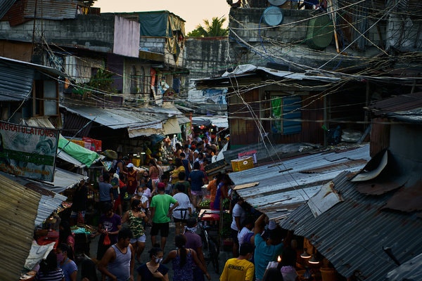 Densely populated neighbourhoods in Manila makes it difficult for individuals to social distance during the pandemic